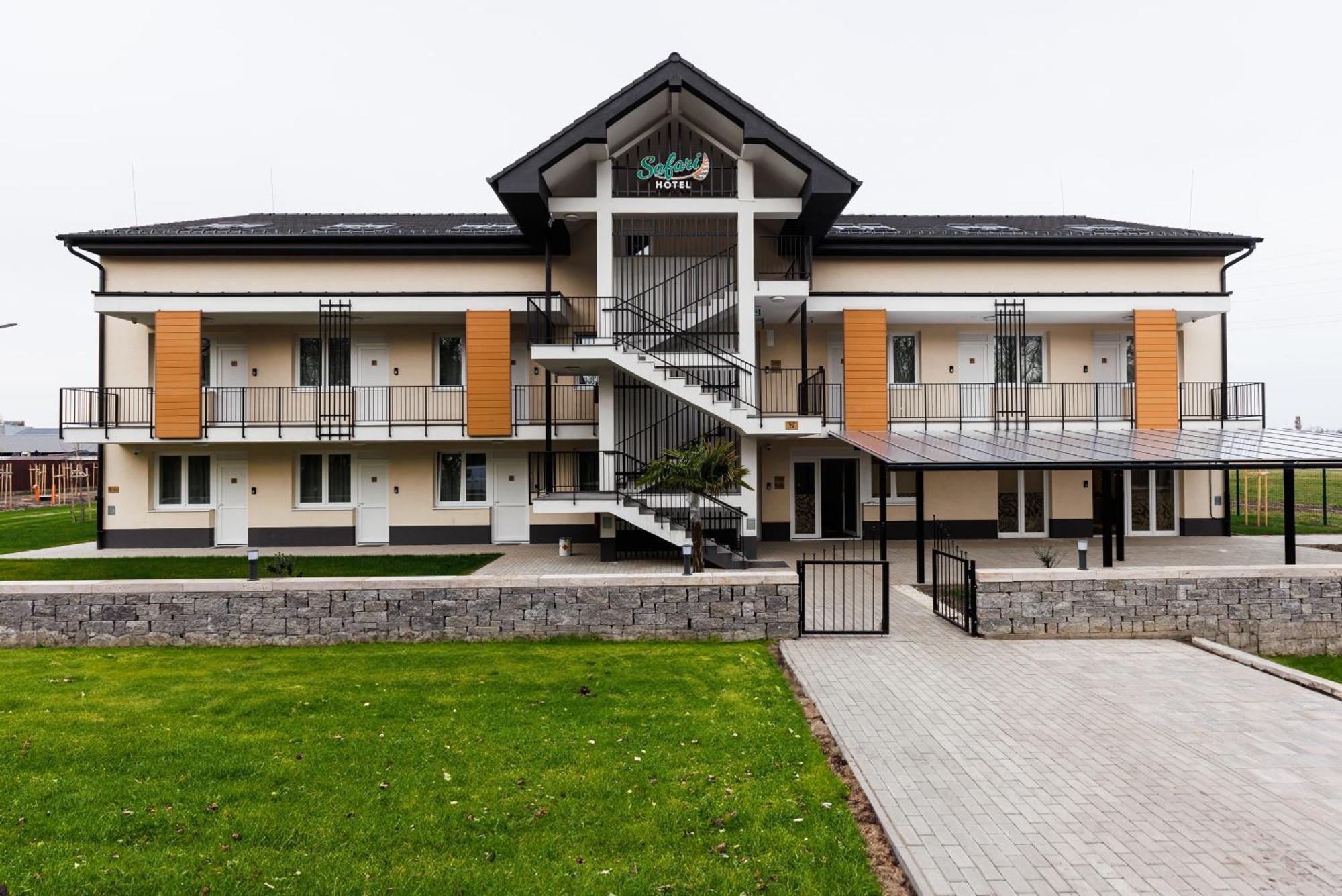 Safari Hotel Szeged Exterior photo